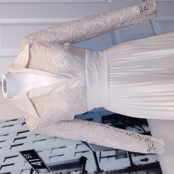 Lace vintage pleated dress - Picture 2 of 5